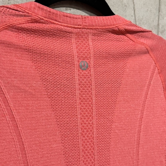 Lululemon Women’s 6 Coral Swiftly Tech Long Sleeve Crew Athletic Performance - Picture 7 of 8